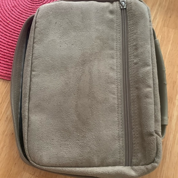 Bible carrier for your Bible. - Picture 3 of 5